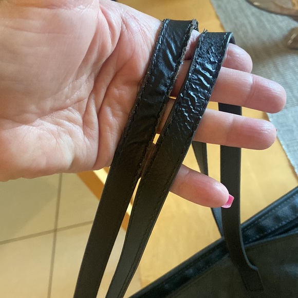 Michael Kors authentic tote. - Picture 4 of 10